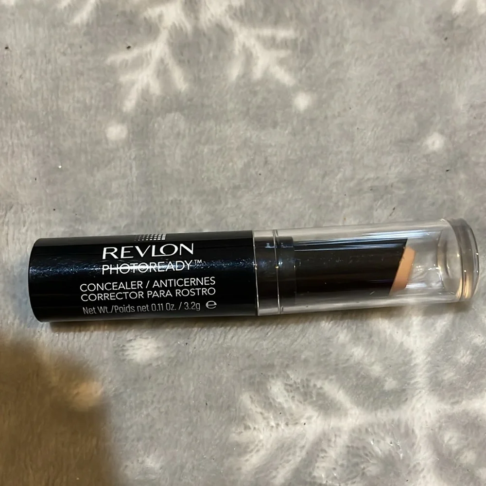 Brush, concealer, and eyeshadow makeup set